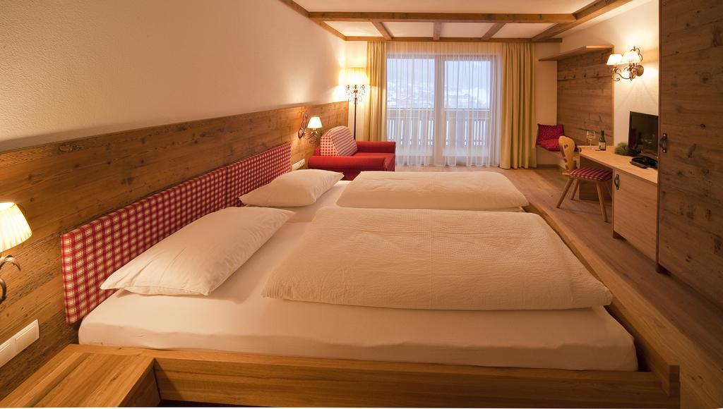 Hotel Foestlerhof วิลลา ออตโตเน ภายนอก รูปภาพ